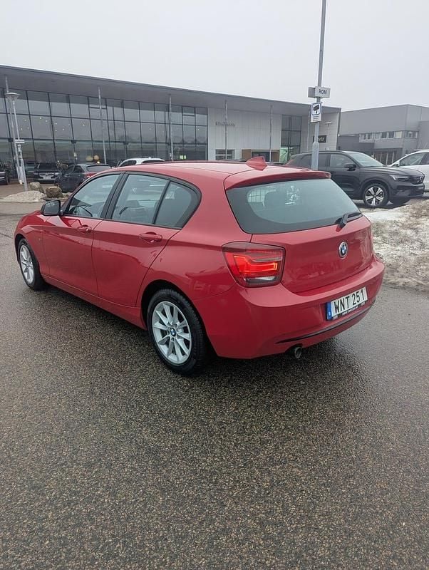 Begagnad BMW 120 Sport Line 184 HK (135 kW) 2014 Bmw karmesin rot Halvkombi