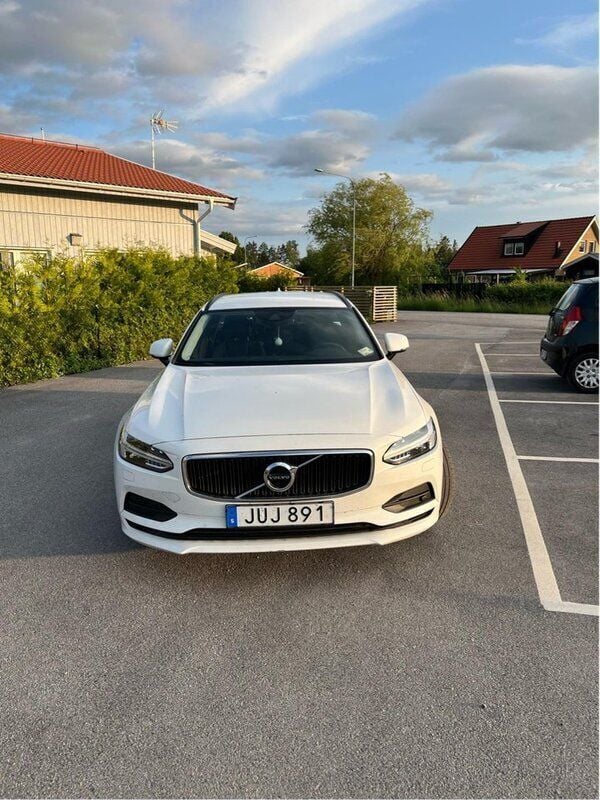 Vit Begagnad 2018 Volvo V90 Business Edition Kombi | 250 000 kr (Marknadspris) - Bild 1/4