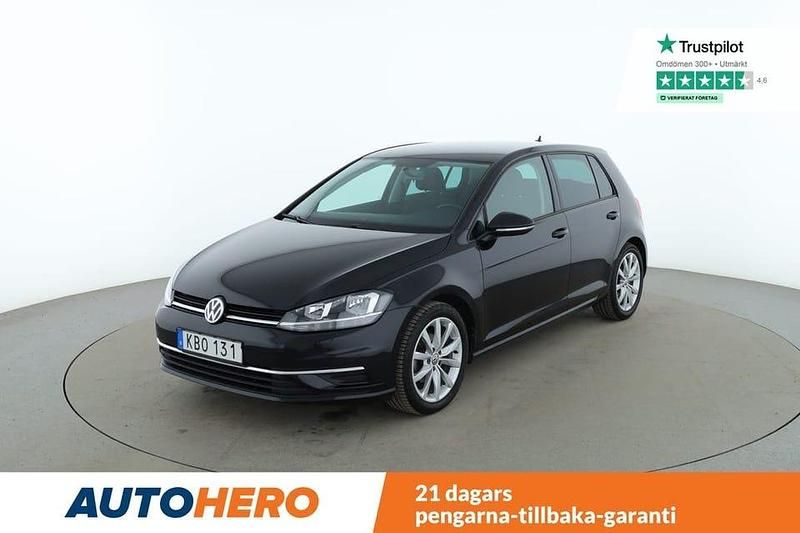 Svart Begagnad 2018 VW Golf VII Halvkombi | 172 000 kr (Marknadspris) - Bild 1/4