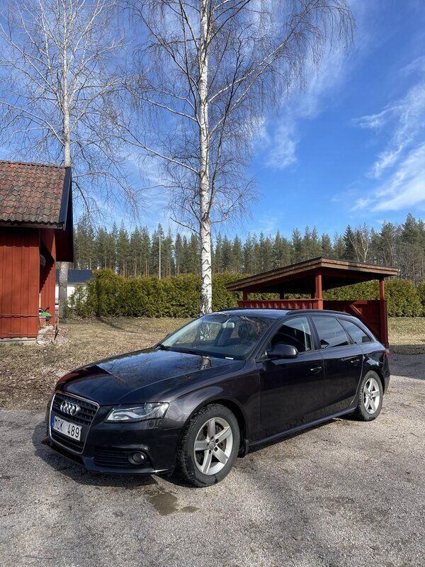 Grå Begagnad 2012 Audi A4 Kombi | 55 000 kr (Superpris) - Bild 1/4