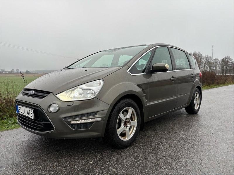 Grön Begagnad 2012 Ford S-MAX Business Edition Minibuss | 49 000 kr (Marknadspris) - Bild 1/4