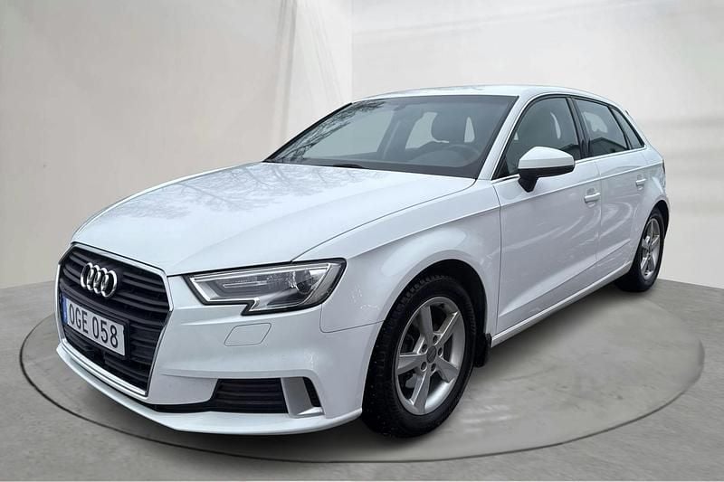 Vit Begagnad 2017 Audi A3 Comfort | 126 000 kr (Bra pris) - Bild 1/4