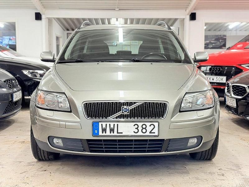 Begagnad Volvo V50 141 HK (103 kW) 2005 Ljusgrön Kombi