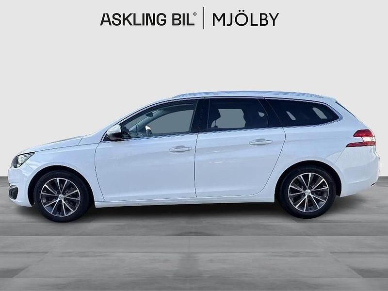 Begagnad Peugeot 308 SW Allure 131 HK (96 kW) 2015 Vit Kombi