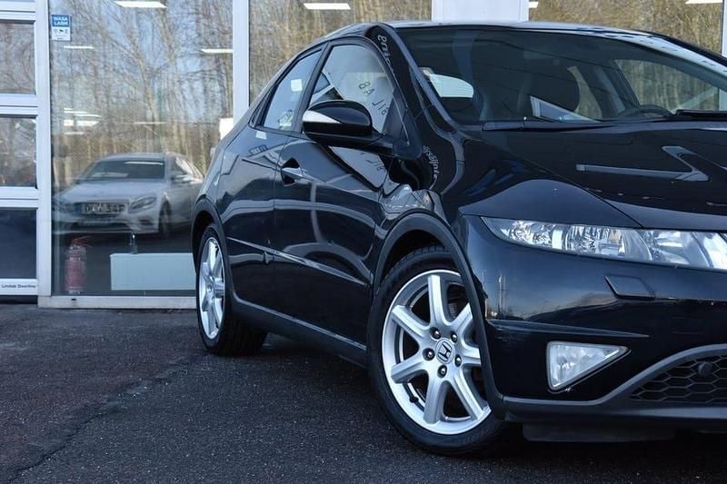 Begagnad Honda Civic Executive 140 HK (102 kW) 2007 Svart Halvkombi