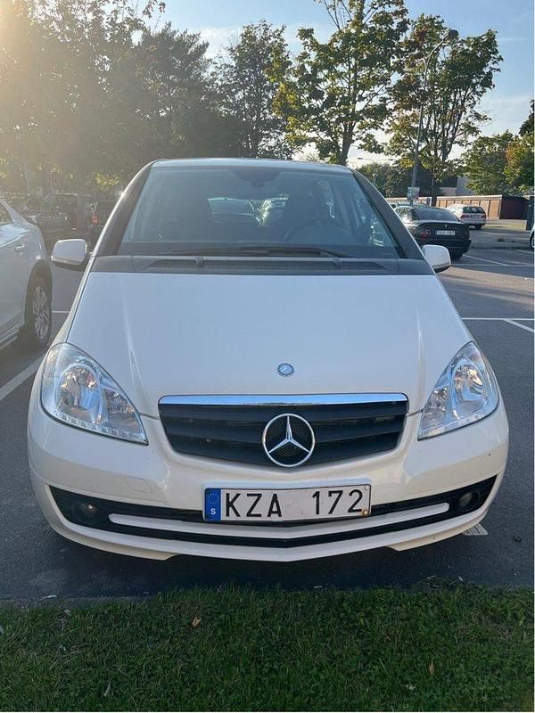Vit Begagnad 2011 Mercedes A160 Classic Halvkombi | 65 000 kr (Marknadspris) - Bild 1/4