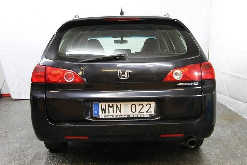 Begagnad Honda Accord 155 HK (114 kW) 2004 Svart Kombi
