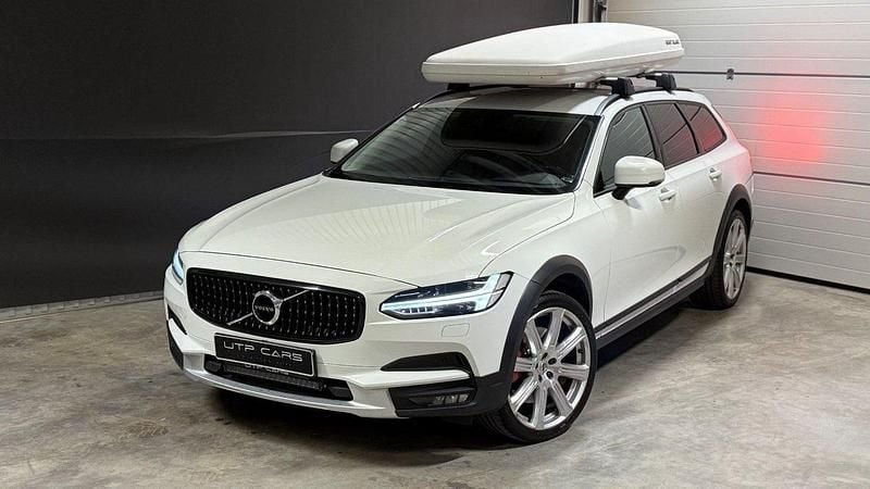 Vit Begagnad 2017 Volvo V90 CC Kombi | 194 800 kr (Dyr) - Bild 1/4