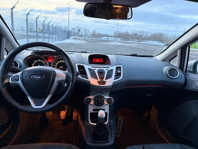 Begagnad Ford Fiesta 75 HK (55 kW) 2010 Halvkombi