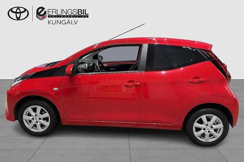 Begagnad Toyota Aygo X-play 72 HK (52 kW) 2018 Röd Halvkombi