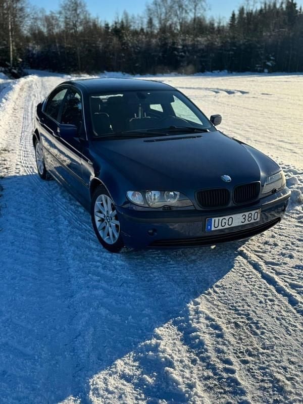 Begagnad 2003 BMW 320 Sedan | 29 400 kr (Marknadspris) - Bild 1/4