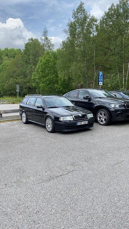 Svart Begagnad 2003 Skoda Octavia RS Kombi | 10 000 kr - Bild 1/4