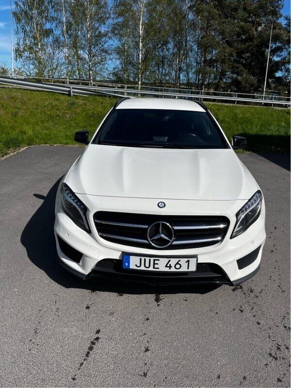 Vit Begagnad 2015 Mercedes GLA200 AMG SUV | 175 000 kr (Bra pris) - Bild 1/4