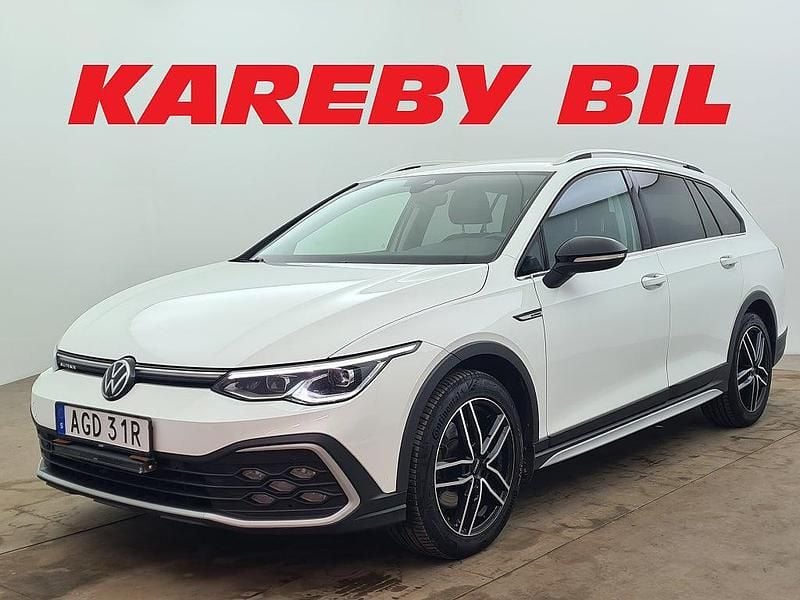 Vit Begagnad 2021 VW Golf VIII Kombi | 214 900 kr (Superpris) - Bild 1/3