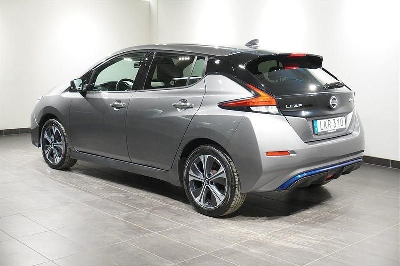 Begagnad Nissan Leaf 360º 160 kW (218 HK) 2021 Grå Halvkombi