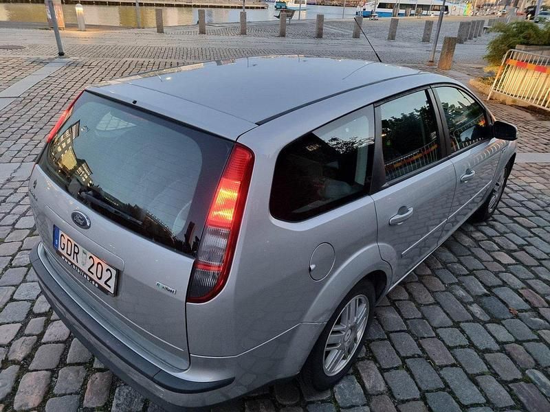 Grå Begagnad 2008 Ford Focus S Kombi | 16 000 kr (Bra pris) - Bild 1/4