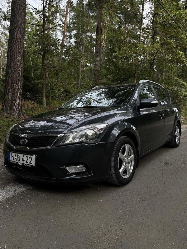 Grå Begagnad 2012 Kia Ceed Sportswagon Kombi | 42 000 kr (Bra pris) - Bild 1/4
