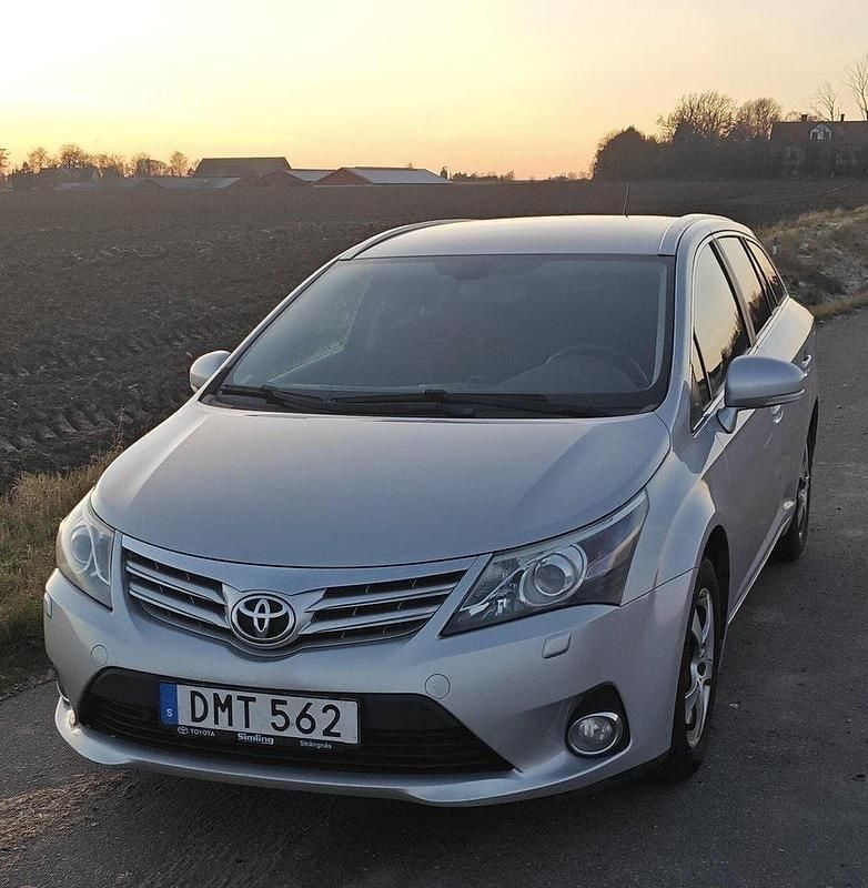 Silver Begagnad 2014 Toyota Avensis Edition Kombi | 102 000 kr (Marknadspris) - Bild 1/4