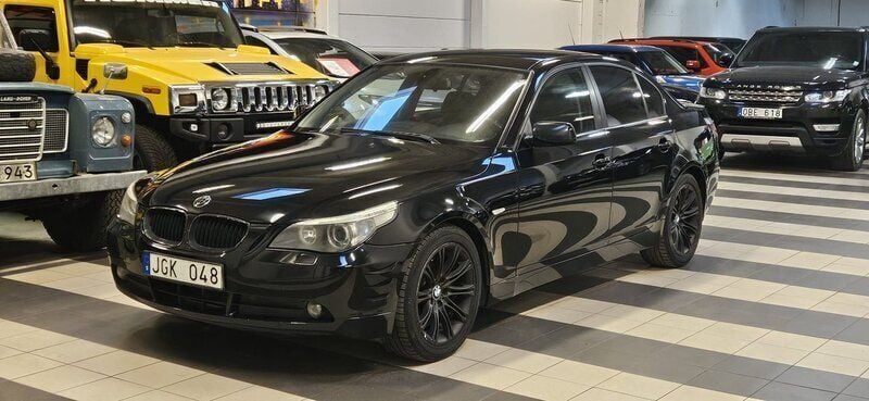 Svart Begagnad 2007 BMW 523 Sedan | 69 700 kr (Lite dyr) - Bild 1/4