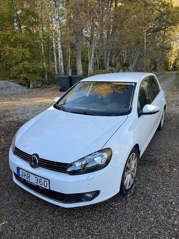 Vit Begagnad 2011 VW Golf VI GT Halvkombi | 57 000 kr (Bra pris) - Bild 1/4