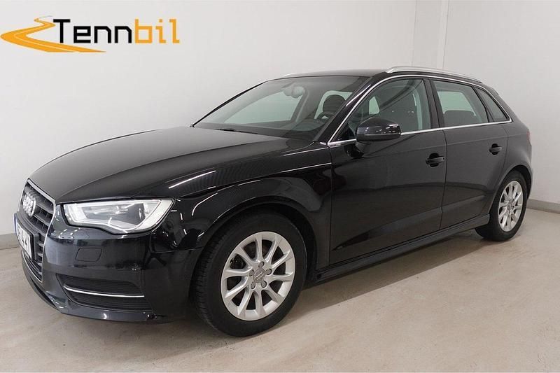 Svart Begagnad 2015 Audi A3 Sportback Attraction Halvkombi | 119 900 kr (Marknadspris) - Bild 1/4