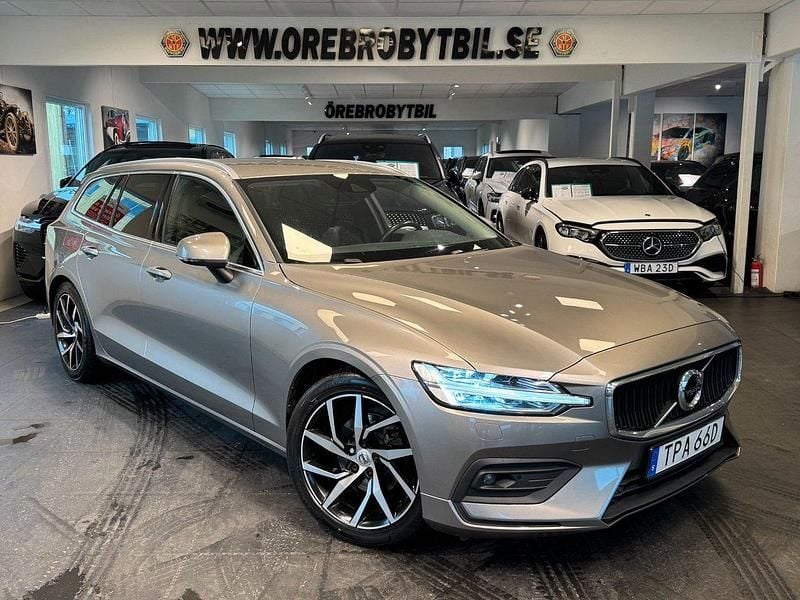 Grå Begagnad 2019 Volvo V60 Kombi | 272 900 kr (Marknadspris) - Bild 1/4