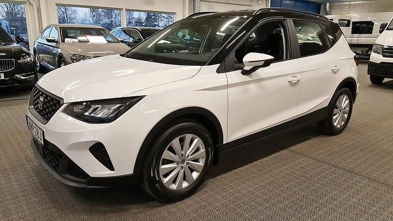 Vit Begagnad 2022 Seat Arona Style SUV | 144 900 kr (Marknadspris) - Bild 1/4