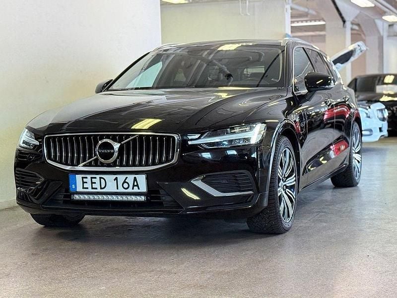 Svart Begagnad 2021 Volvo V60 Inscription Kombi | 269 900 kr (Marknadspris) - Bild 1/4