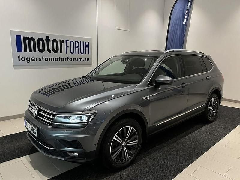 Grå Begagnad 2019 VW Tiguan Allspace SUV | 259 000 kr (Marknadspris) - Bild 1/4