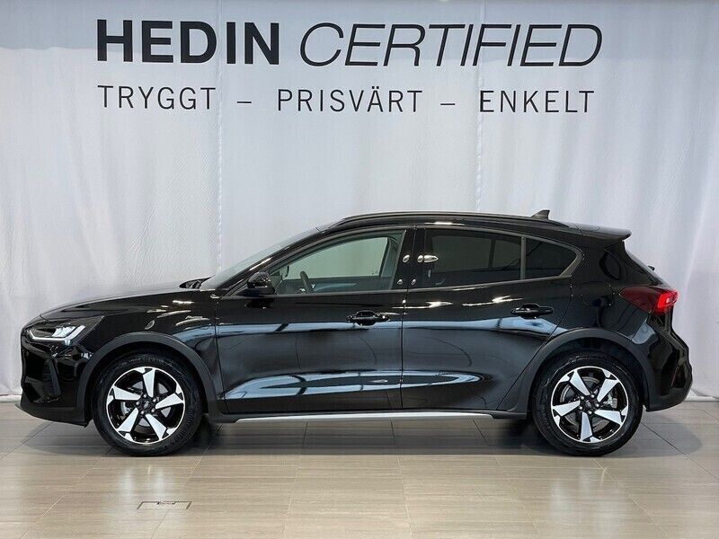 Begagnad Ford Focus Active 125 HK (91 kW) 2023 Svart Halvkombi