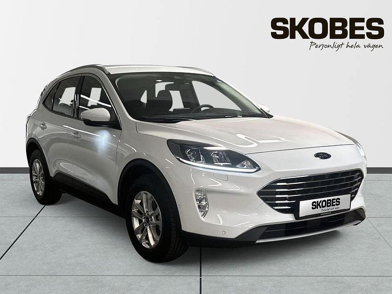 Vit Begagnad 2022 Ford Kuga Titanium SUV | 269 900 kr (Marknadspris) - Bild 1/3