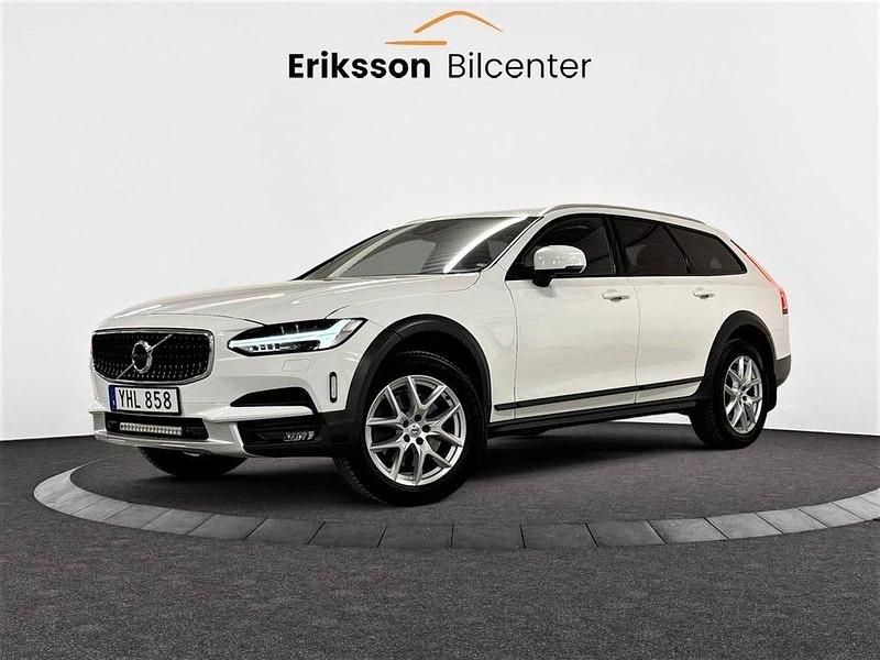 Vit Begagnad 2017 Volvo V90 CC Momentum Kombi | 199 900 kr (Dyr) - Bild 1/4