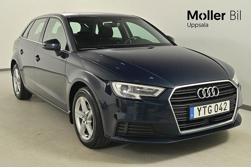 Blå (kosmosblå metallic) Begagnad 2018 Audi A3 Sportback Proline Halvkombi | 154 900 kr (Marknadspris) - Bild 1/4