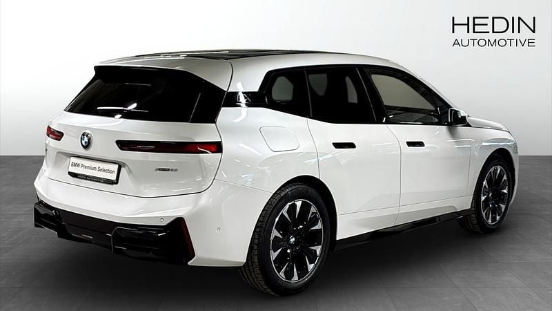 Begagnad BMW iX Comfort Edition 400 kW (544 HK) 2025 Vit (mineral white metallic) SUV