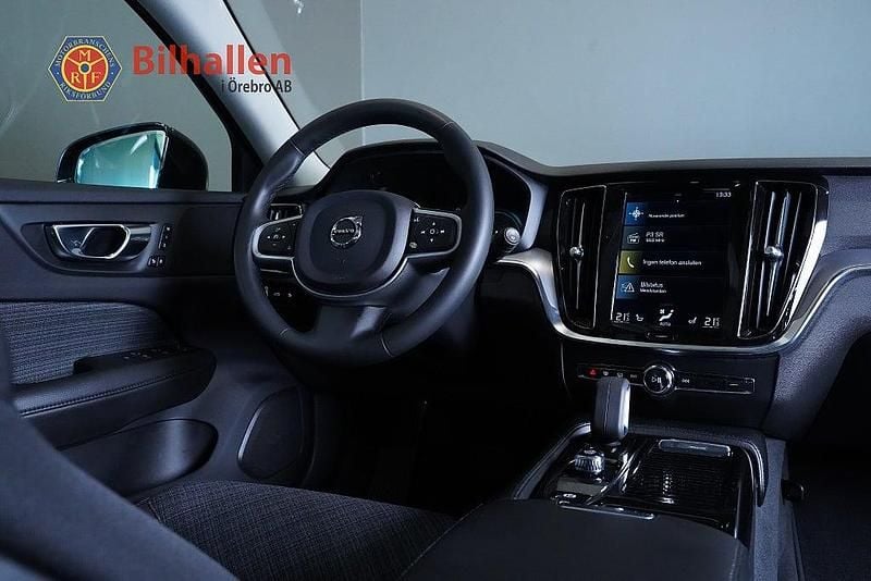 Begagnad Volvo V60 Core 253 HK (186 kW) 2021 Svart Kombi