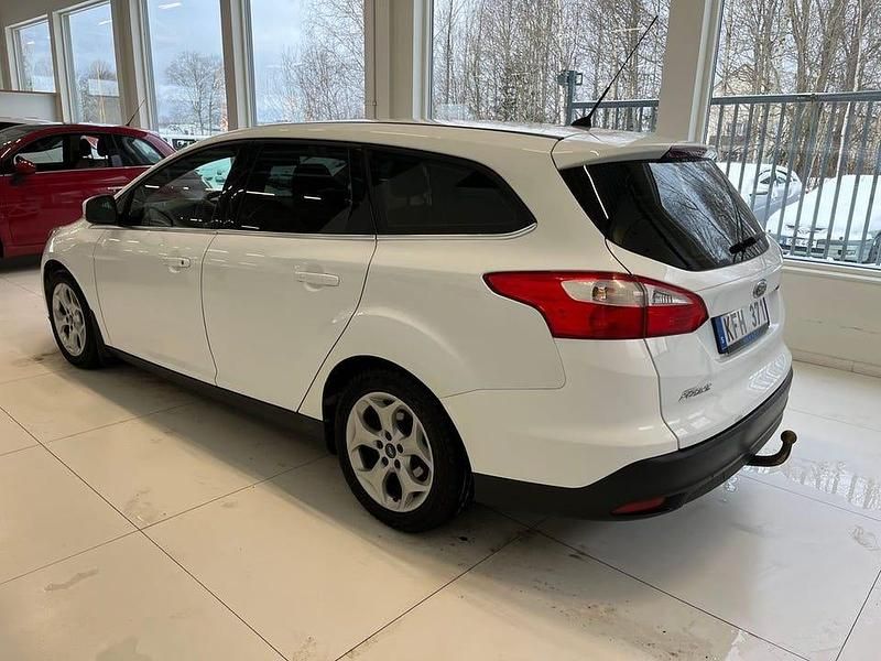 Begagnad Ford Focus 95 HK (69 kW) 2012 Vit Kombi
