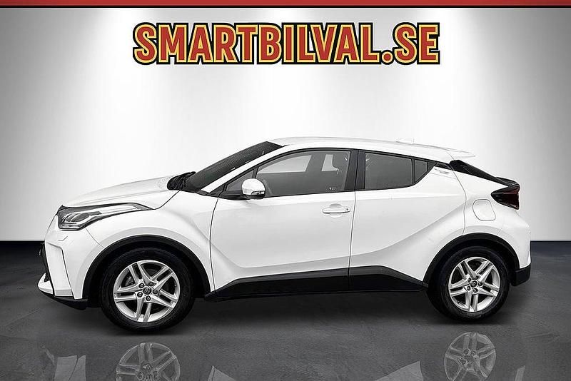 Begagnad Toyota C-HR Active 122 HK (89 kW) 2022 Vit SUV