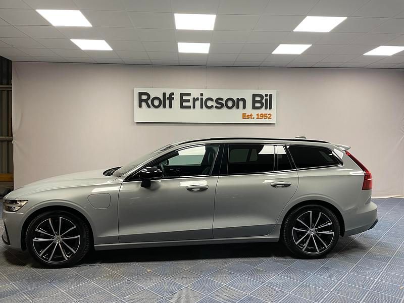 Begagnad Volvo V60 Plus 349 HK (256 kW) 2024 Grå Kombi