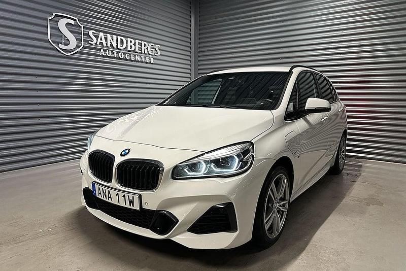 Begagnad BMW 225 Active Tourer M Sport 220 HK (161 kW) 2019 Vit Minibuss