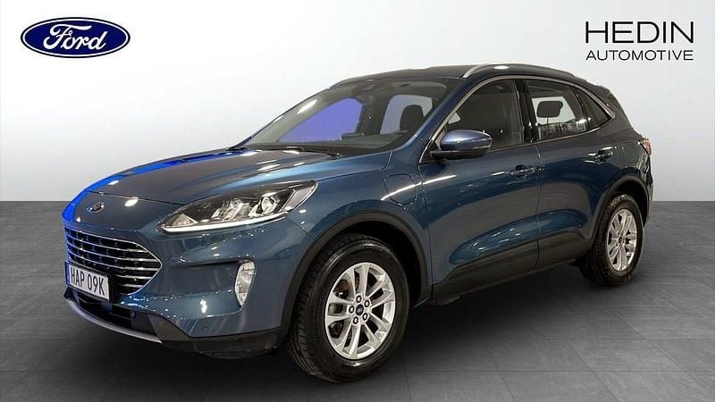 Blå (blue) Begagnad 2023 Ford Kuga Titanium SUV | 254 900 kr (Marknadspris) - Bild 1/4