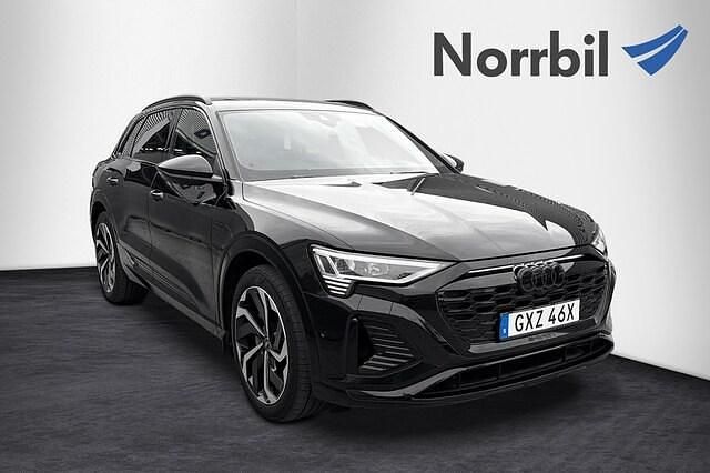 Mytsvart metallic Begagnad 2023 Audi Q8 e-tron S-Line SUV | 749 000 kr - Bild 1/4