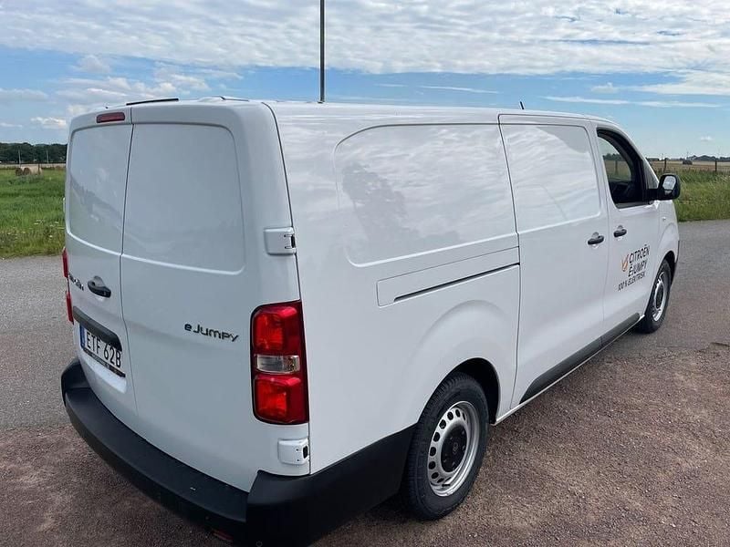 Begagnad Citroën e-Jumpy 100 kW (136 HK) 2024 Vit Minibuss