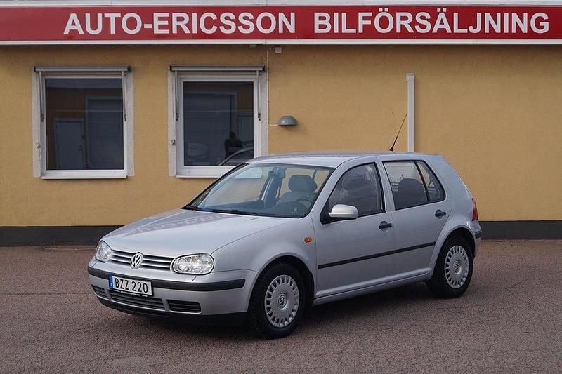 Ljusgrå Begagnad 1998 VW Golf IV Halvkombi | 33 900 kr (Marknadspris) - Bild 1/4