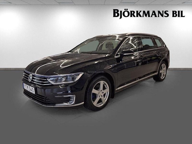 Svart Begagnad 2017 VW Passat GTE Kombi | 204 000 kr (Marknadspris) - Bild 1/4