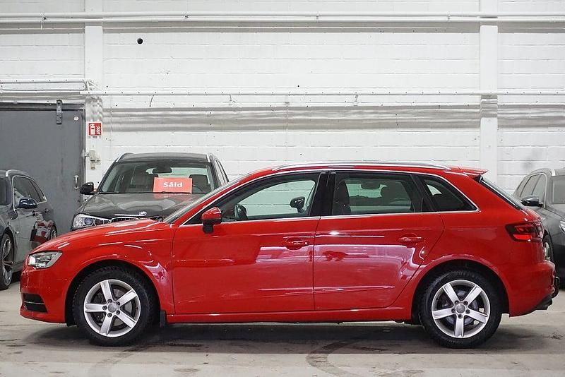 Begagnad Audi A3 Sportback 110 HK (80 kW) 2015 Röd Halvkombi