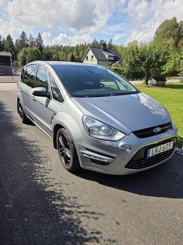 Grå Begagnad 2015 Ford S-MAX Business Edition Minibuss | 55 000 kr (Lite dyr) - Bild 1/4