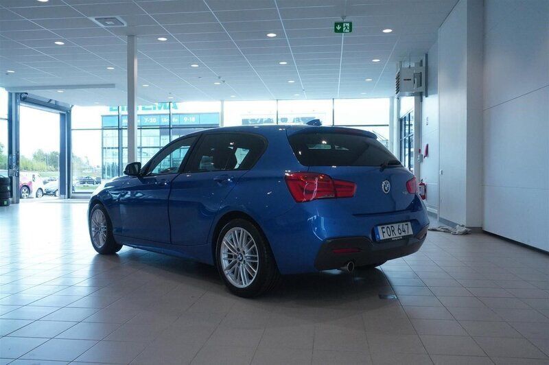 Begagnad BMW 118 M Sport 136 HK (100 kW) 2018 Estoril blue metallic Halvkombi