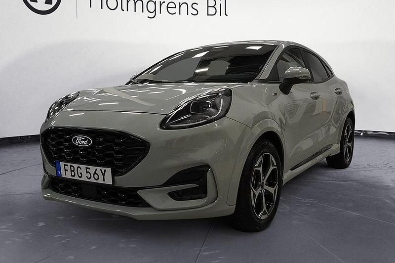 Grå Begagnad 2024 Ford Puma ST-Line SUV | 229 800 kr (Marknadspris) - Bild 1/4