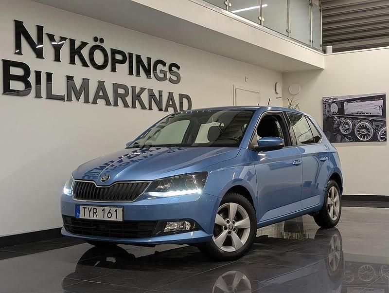 Blå Begagnad 2015 Skoda Fabia Style Halvkombi | 99 900 kr (Marknadspris) - Bild 1/4