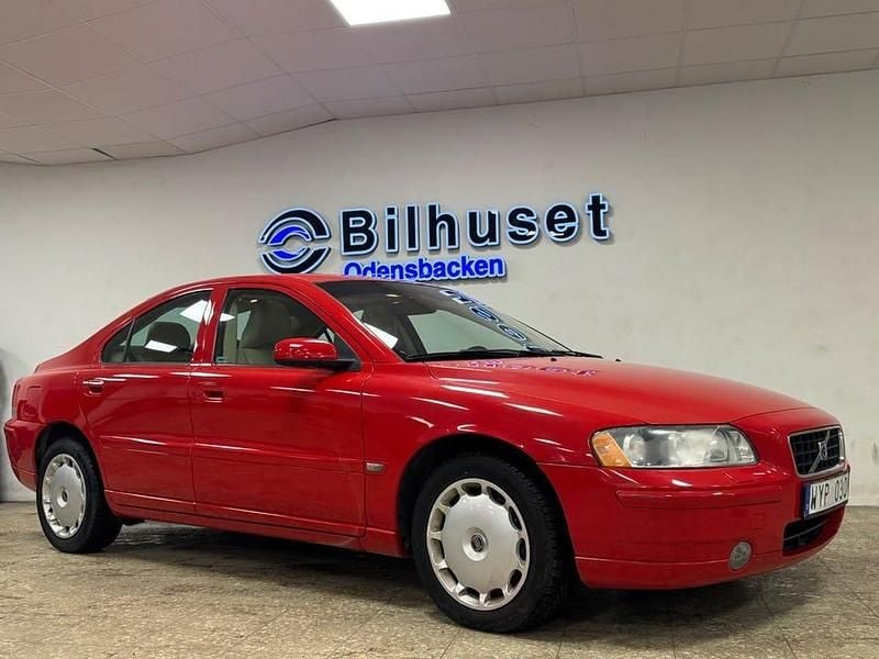 Begagnad Volvo S60 Momentum 140 HK (102 kW) 2006 Röd Sedan